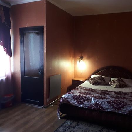 Hotel Gostynnyi Dvir Sharhorod エクステリア 写真