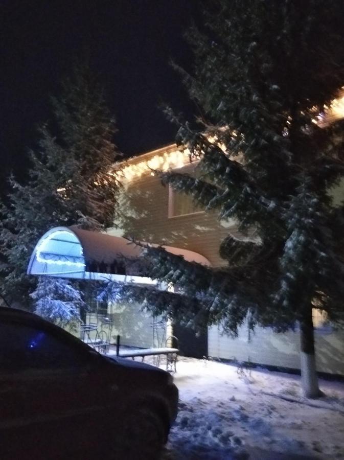 Hotel Gostynnyi Dvir Sharhorod エクステリア 写真