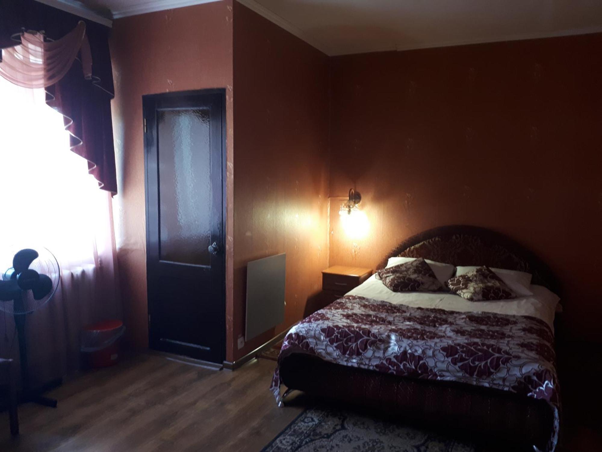 Hotel Gostynnyi Dvir Sharhorod エクステリア 写真