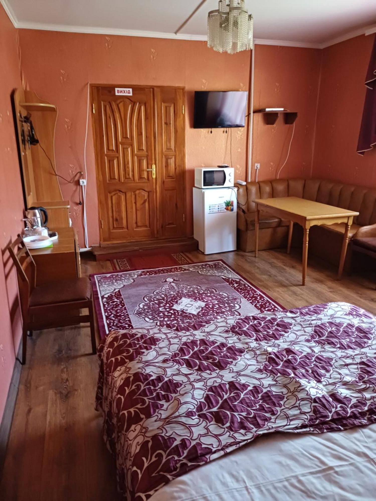 Hotel Gostynnyi Dvir Sharhorod エクステリア 写真