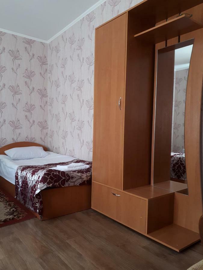 Hotel Gostynnyi Dvir Sharhorod エクステリア 写真