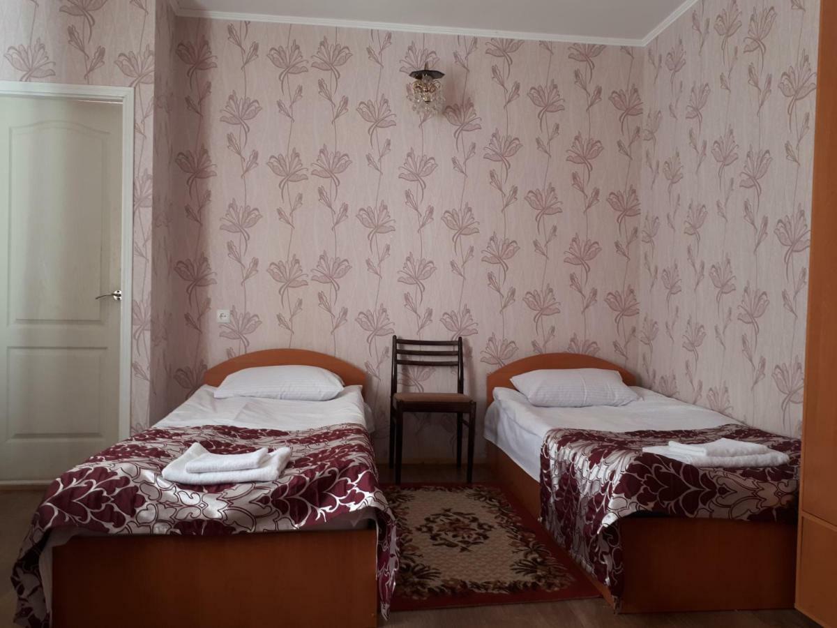 Hotel Gostynnyi Dvir Sharhorod エクステリア 写真