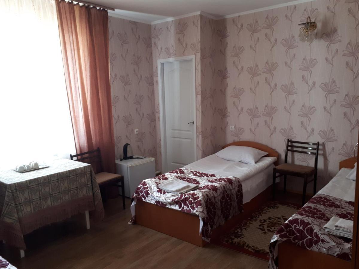Hotel Gostynnyi Dvir Sharhorod エクステリア 写真