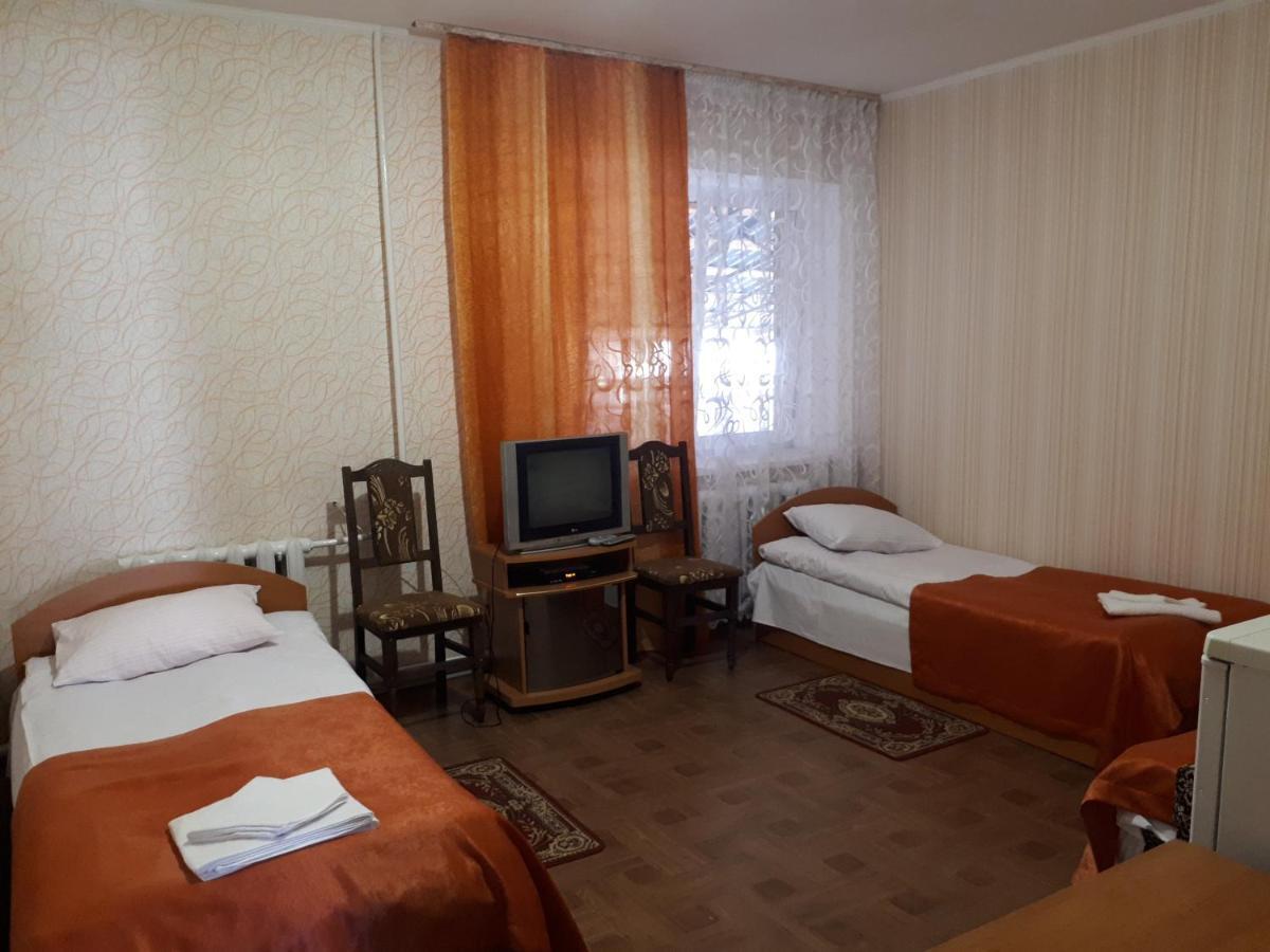 Hotel Gostynnyi Dvir Sharhorod エクステリア 写真