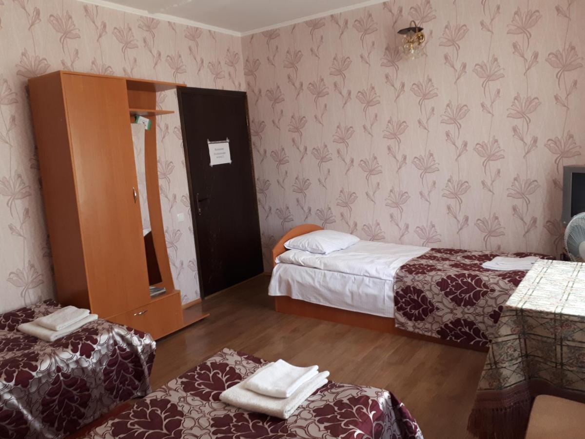 Hotel Gostynnyi Dvir Sharhorod エクステリア 写真