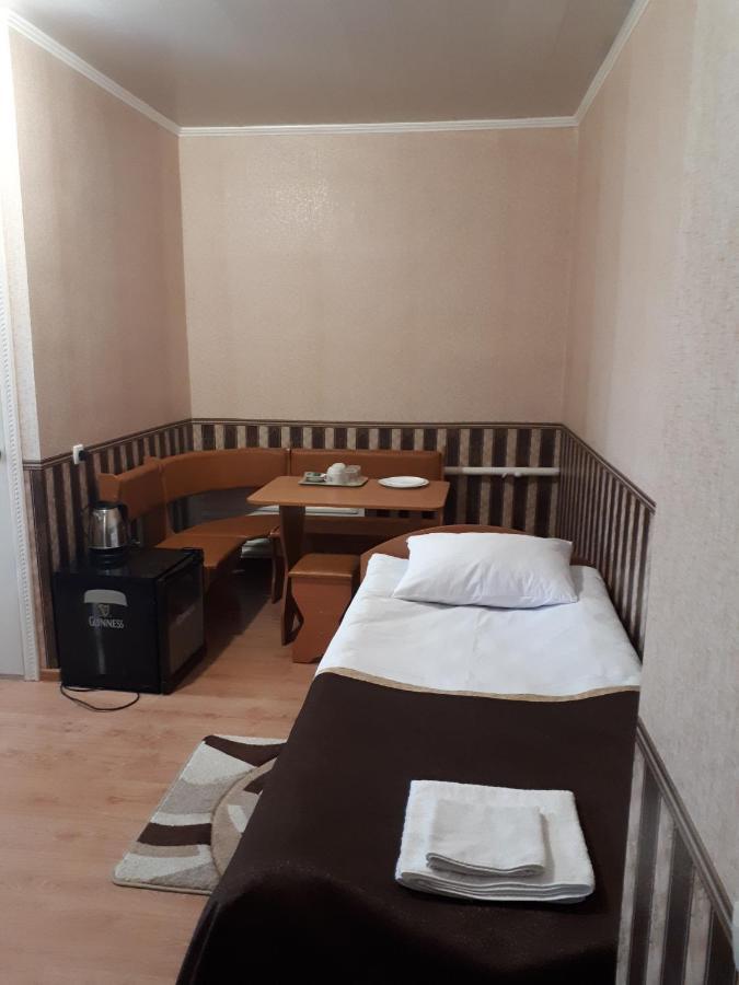 Hotel Gostynnyi Dvir Sharhorod エクステリア 写真