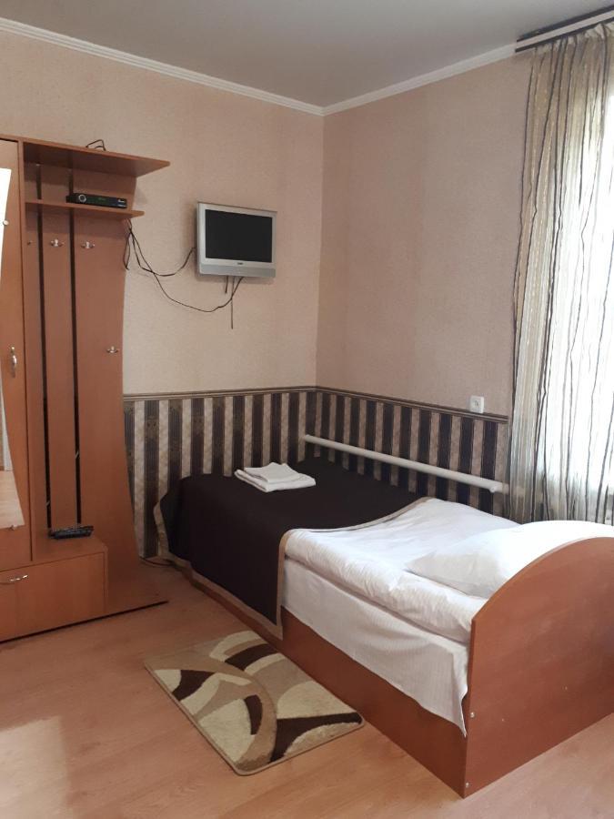 Hotel Gostynnyi Dvir Sharhorod エクステリア 写真