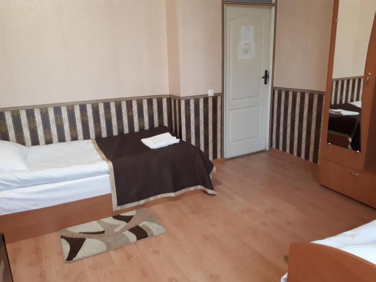 Hotel Gostynnyi Dvir Sharhorod エクステリア 写真